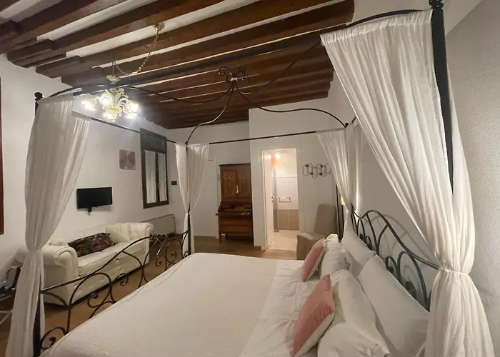 Residenza Corte Antica Velence