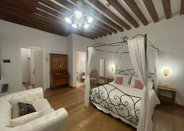 Residenza Corte Antica 住宿加早餐酒店 4*