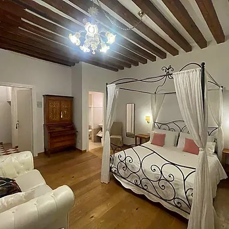Residenza Corte Antica فندق مبيت وإفطار 4*