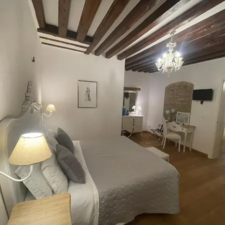Residenza Corte Antica 4*