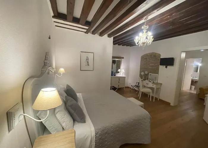 Residenza Corte Antica 4*